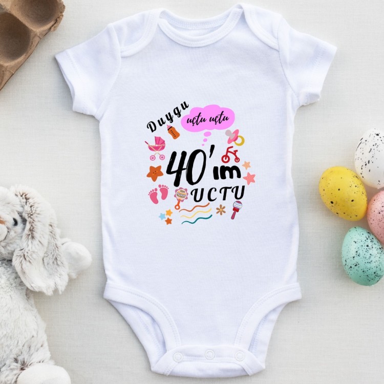 40 Günlük Oldum yazılı Kız Bebek Zıbını 40 Günlük Oldum yazılı Kız Bebek Zıbını
