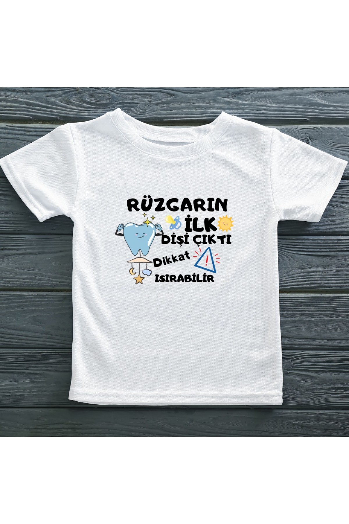 İlk Dişi Çıktı Dikkat Isırabilir Yazılı Tişört