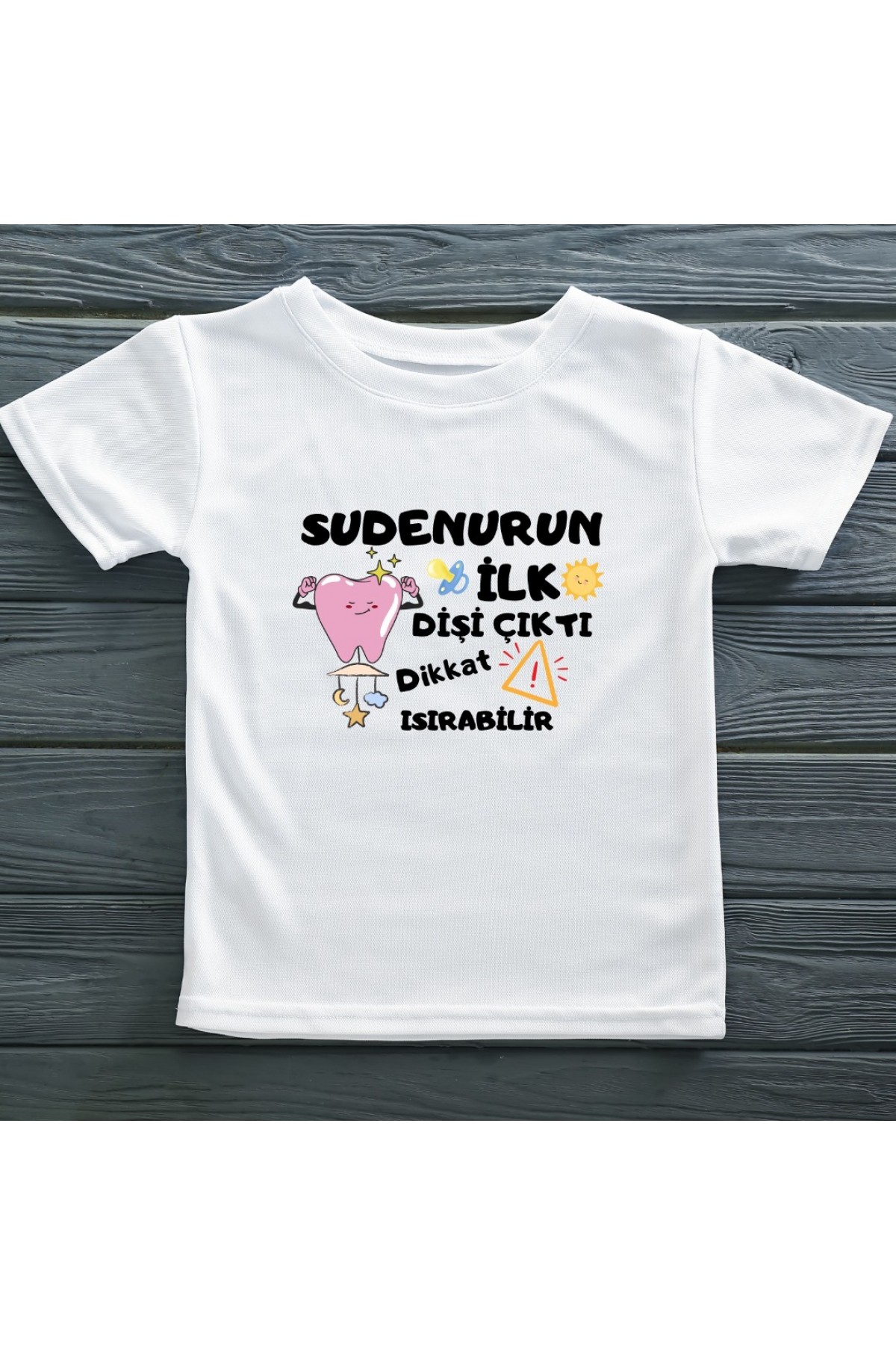 İlk Dişi Çıktı Dikkat Isırabilir Yazılı Tişört