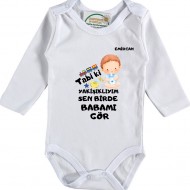 Tabi ki Yakışıklıyım  Birde Babamı Gör Yazılı Bebek Zıbın