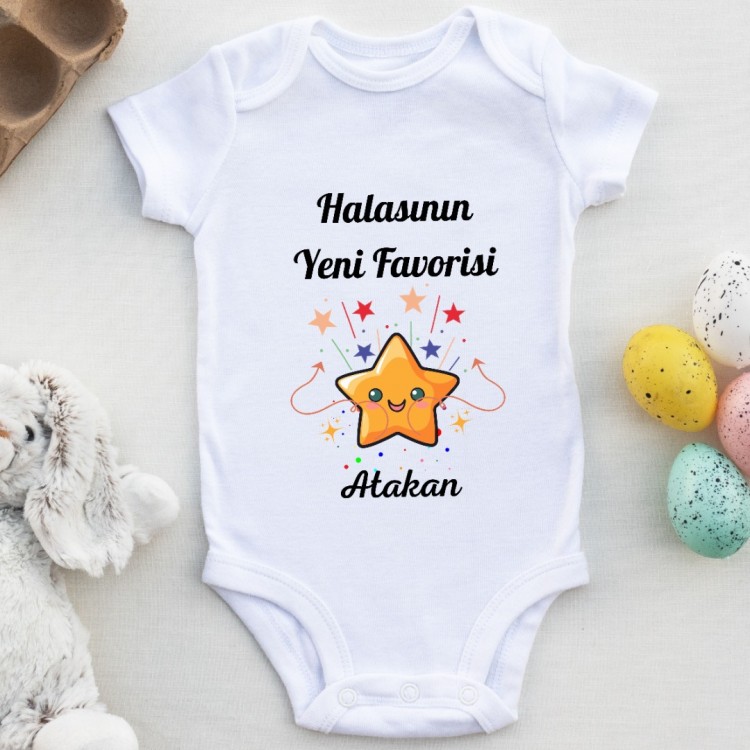 Teyzesinin - Halasının Yeni Favorisi Yazılı Kişiye Özel Erkek Bebek Zıbın Teyzesinin - Halasının Yeni Favorisi Yazılı Kişiye Özel Erkek Bebek Zıbın