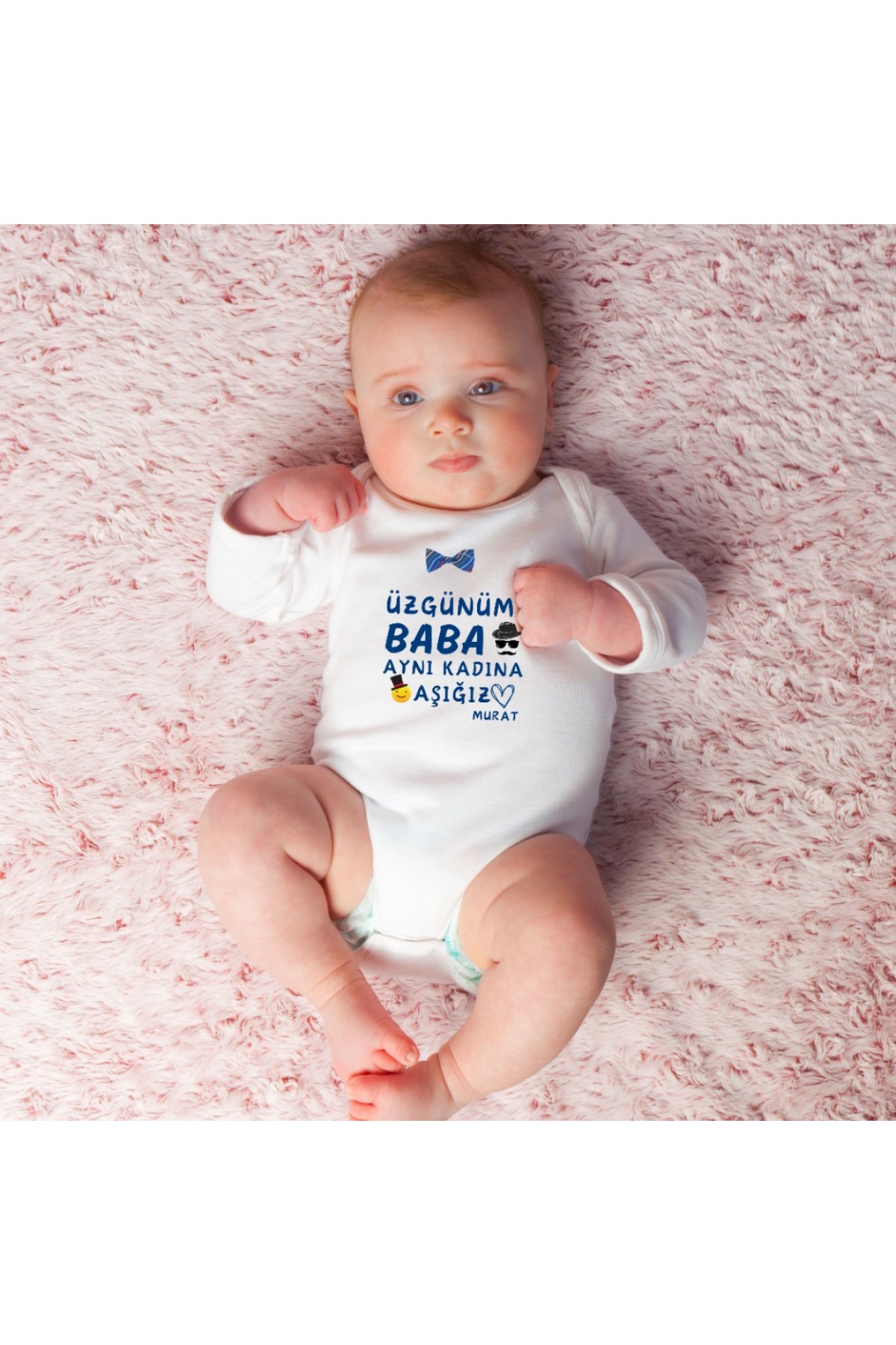Üzgünün Baba Aynı Kadına Aşığız Yazılı Kişiye özel Erkek Bebek Zıbın
