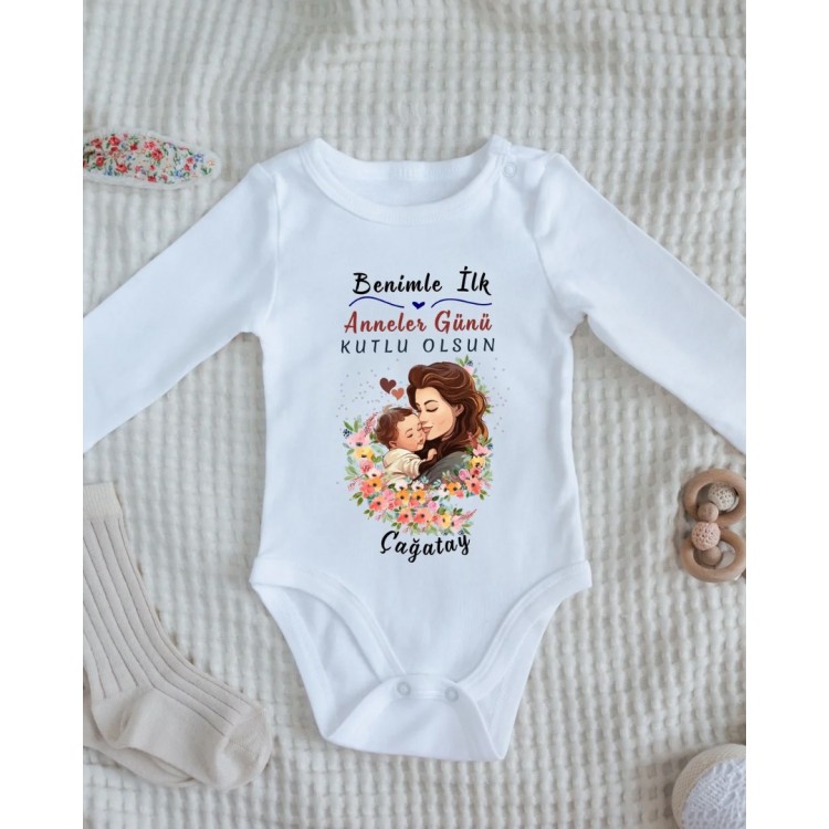 Benimle İlk Anneler Gününe özel Yazılı Kişiye özel Bebek Zıbın - %100 Pamuk Benimle İlk Anneler Gününe özel Yazılı Kişiye özel Bebek Zıbın - %100 Pamuk